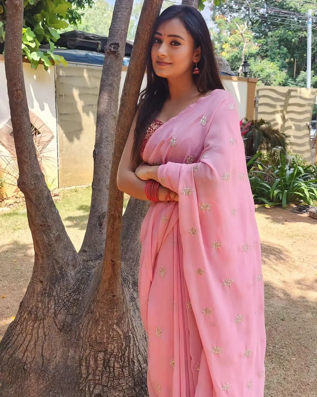 Telugu TV Actress Deepa Jagadeesh In Pink Saree Sleeveless Blouse